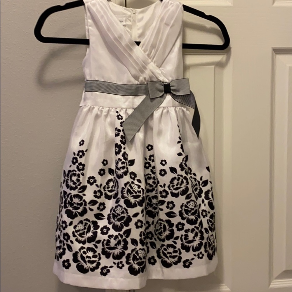 Black/White size 5 Girl’s dress